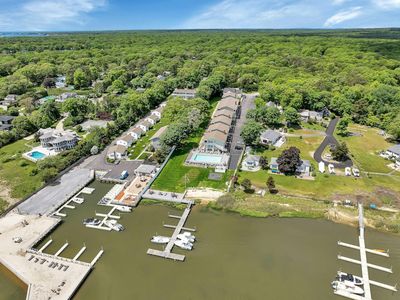 81 W Tiana Rd, Hampton Bays, NY, 11946
