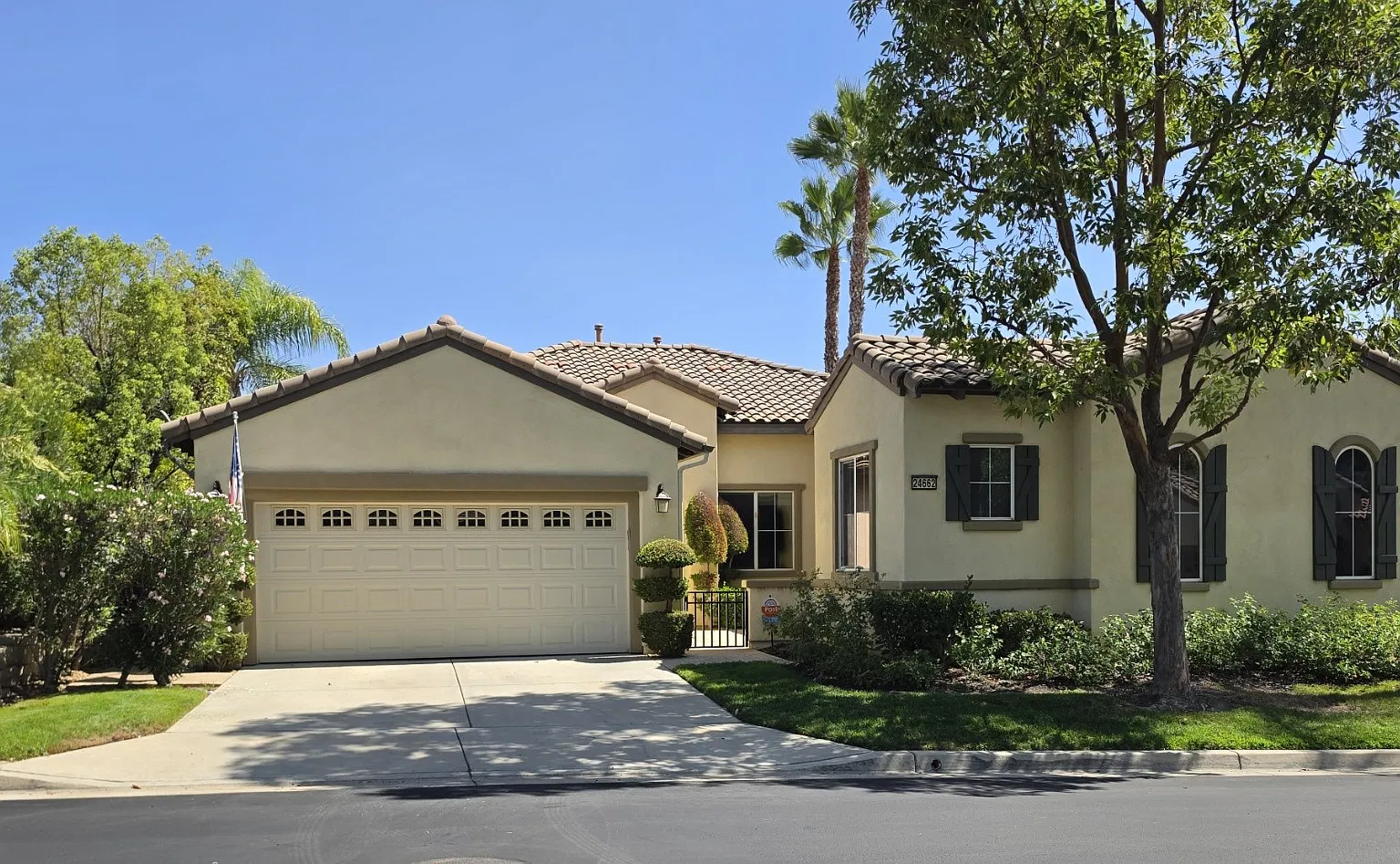 3 bed, 3.5 bath, 2345 sqft, $4,200 — Photo 2