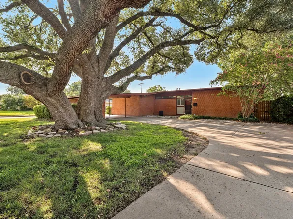 2942 Randy Ln, Farmers Branch, TX 75234