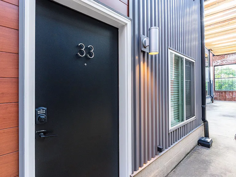 3003 Glenwood — Photo 96