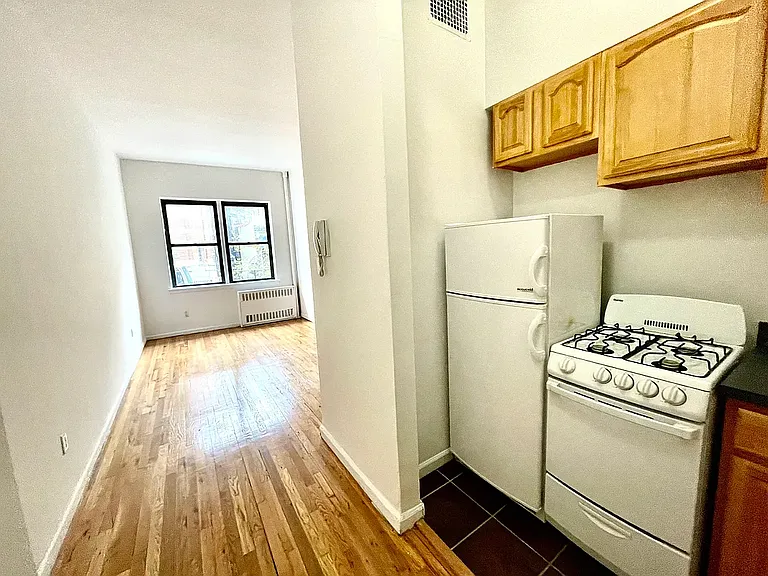 202 W 82nd St #1C — Photo 2