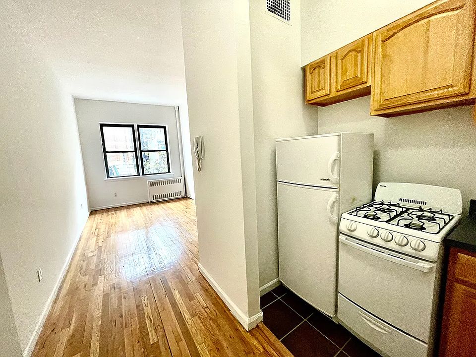 2nd image of 202 W 82nd St APT 1C