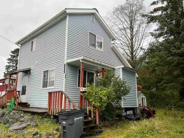 356 Kaagwaantaan St, Sitka, AK 99835