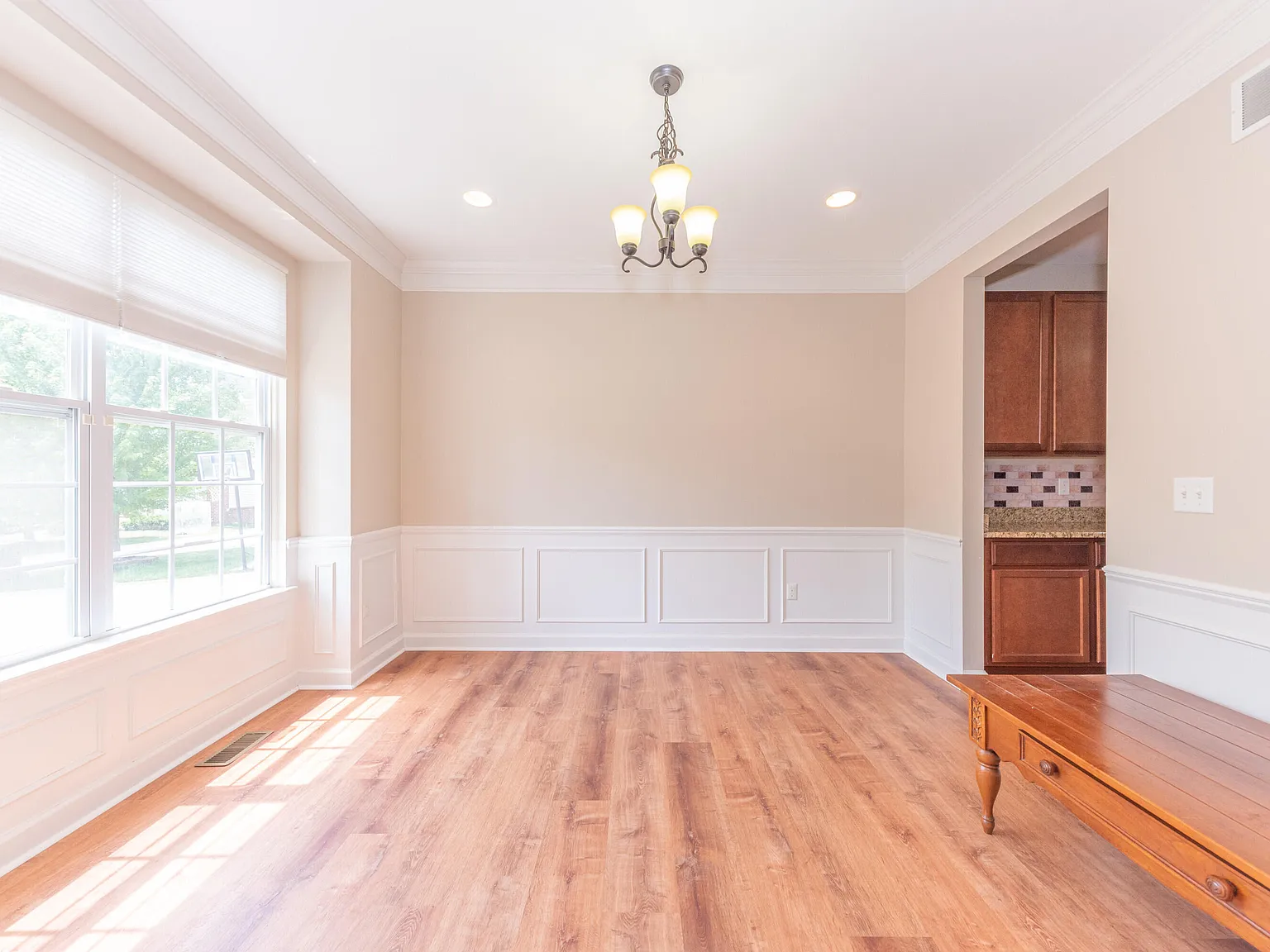 3 bed, 2.5 bath, 2100 sqft, $2,900 — Photo 3