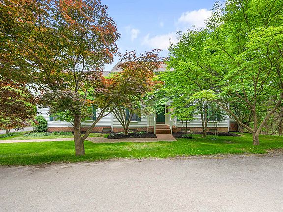 3rd image of 554 Deercroft Dr