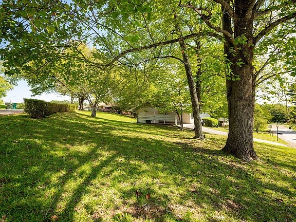 5th image of 4901 Eastwood Dr