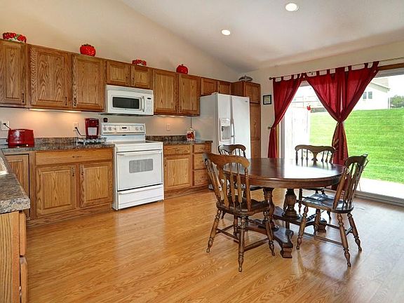 2nd image of 1526 Bluebell Dr