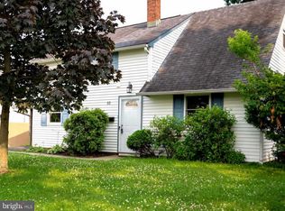 32 Winding Rd, Levittown, PA 19057