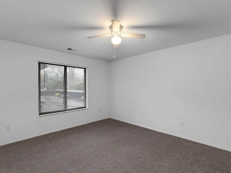 Maplecrest Apartments — Photo 20