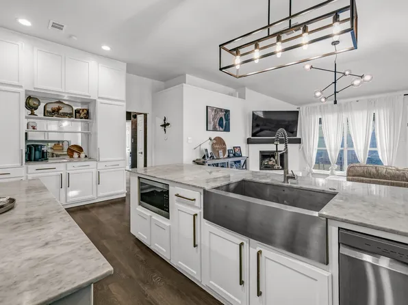 1009 Brown St, Burleson, TX 76028