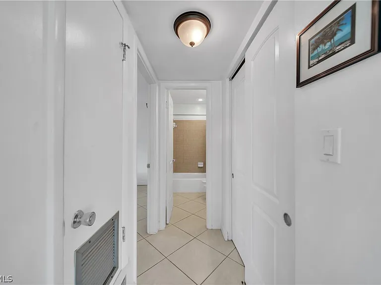 730 Joel Blvd — Photo 9