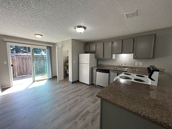 3rd image of 720 SE 187th Ave APT 113