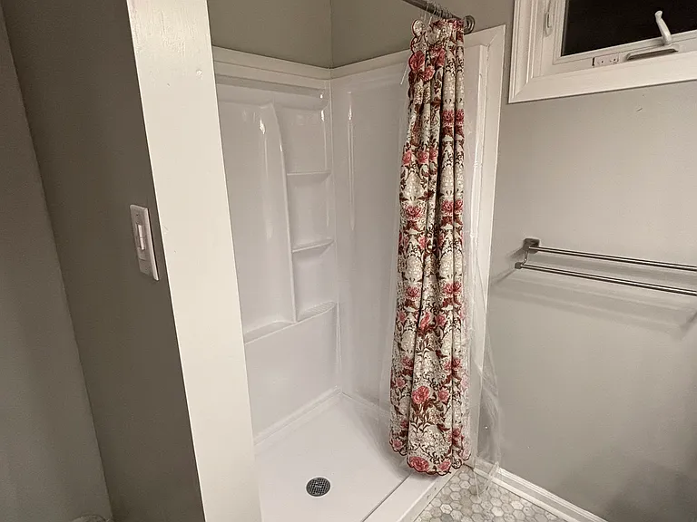 302 S Royal St — Photo 10