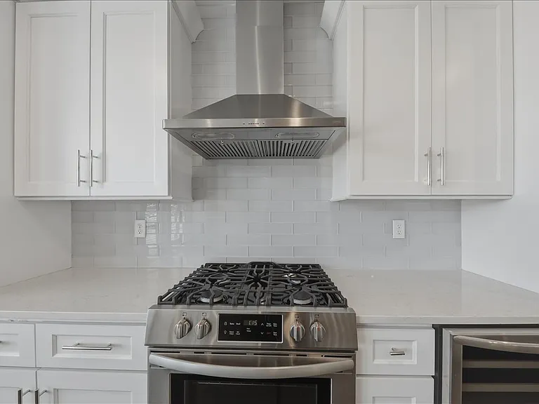 3908 Edwards Rd — Photo 17