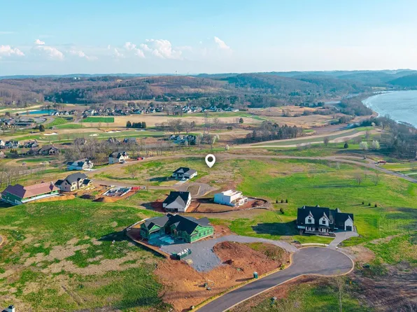 145 Purple Iris Pl, Loudon, TN 37774