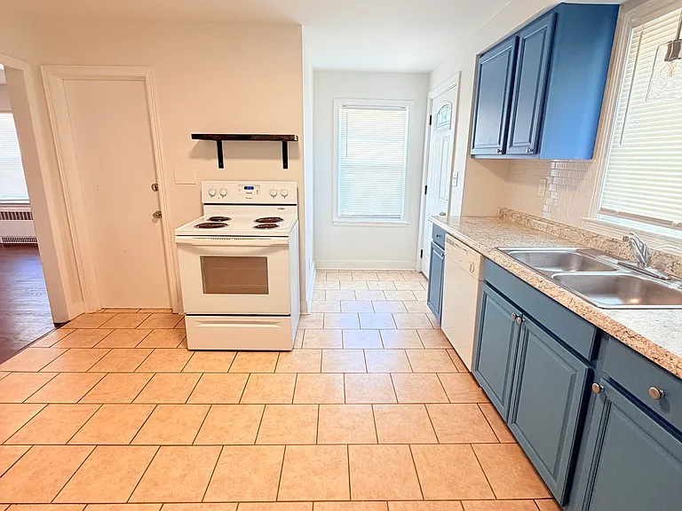 8 Locust St #1 — Photo 10