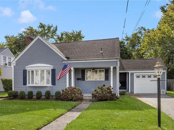 11 Little St, Rumford, RI 02916