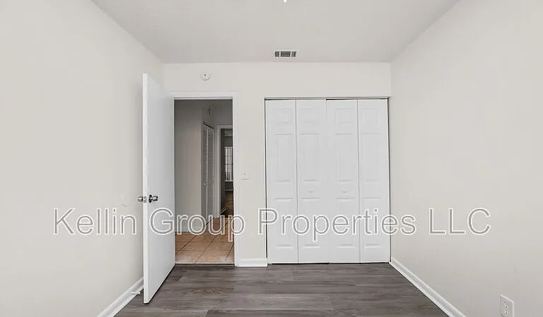 303 Regal Park Dr — Photo 27