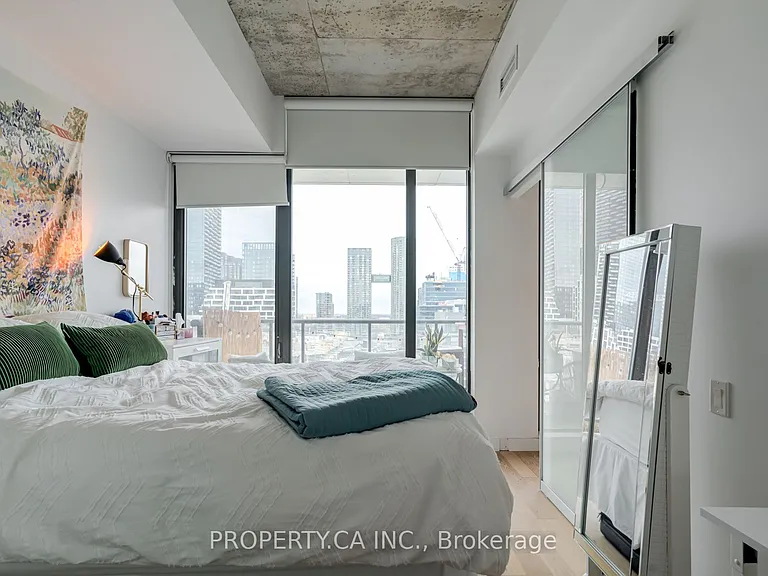 560 King St W #1111 — Photo 7