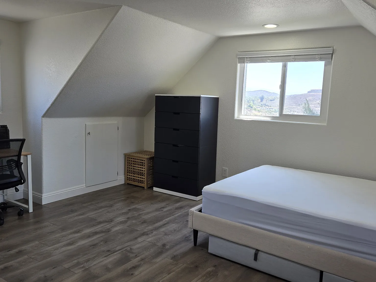 Studio, 800 sqft, $1,600 — Photo 4