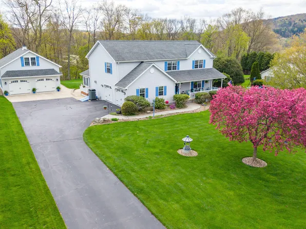 11 Steeplechase Dr, Bloomsburg, PA 17815