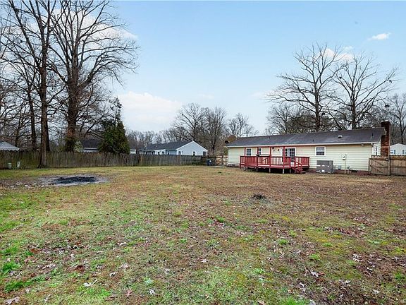 4th image of 524 Briarwood Cir