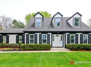 825 Woodbine Cir, Lake Zurich, IL 60047