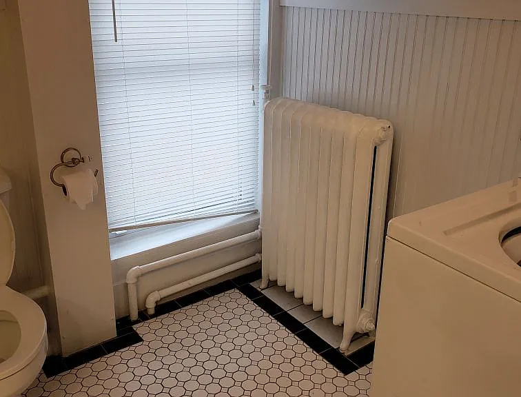 Here is the washing machine - and there is still room to turn around.
