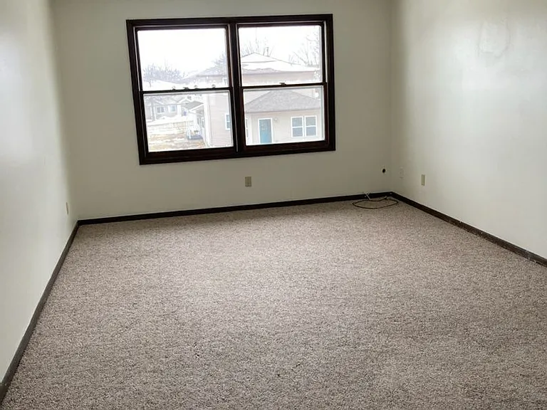 450 N. Dubuque Street — Photo 3