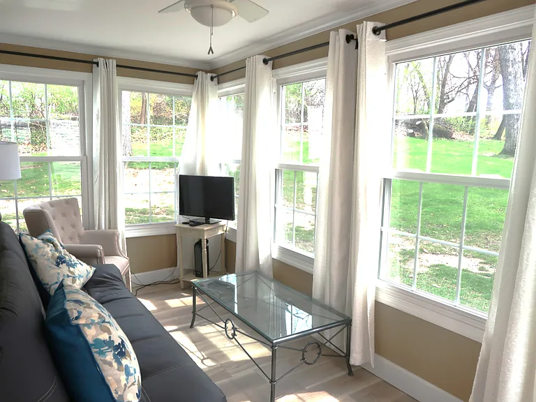 Bonus room/sun room with futon
