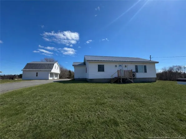 38 Mount Pleasant Rd, Saint George, NB E5C 3K4