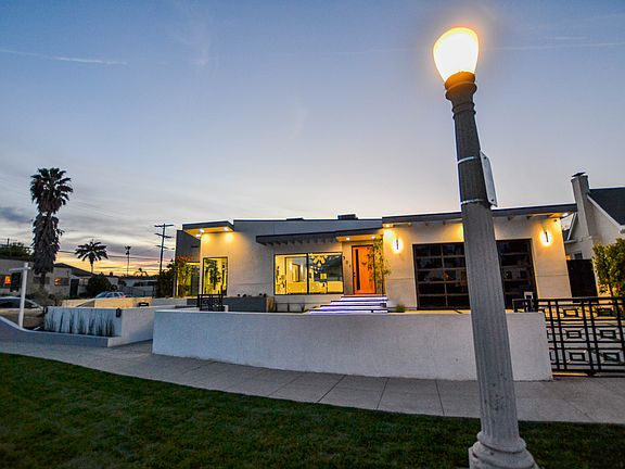 3rd image of 301 N Plymouth Blvd