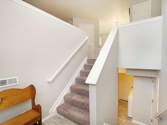 3rd image of 708 W Aberdeen Dr