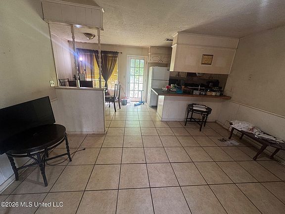 2nd image of 6414 Abraham Lincoln Dr