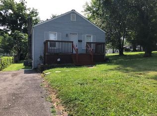 3204 Wismer Rd, Saint Ann, MO 63074