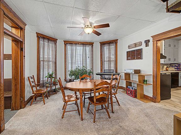 3rd image of 407 Putnam Ave
