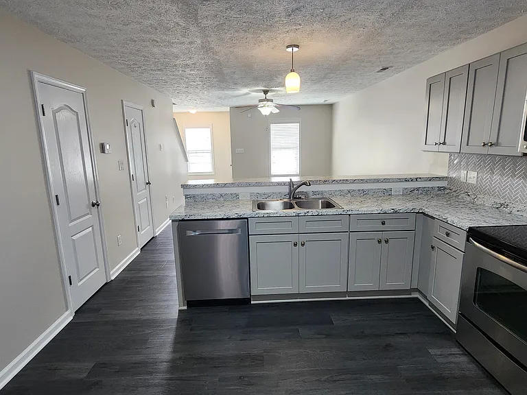 106 Glen Cannon Dr — Photo 4