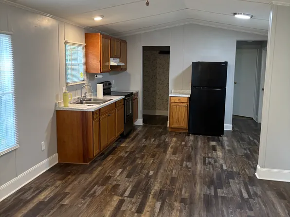 1102 Mockingbird Ln, Manning, SC 29102