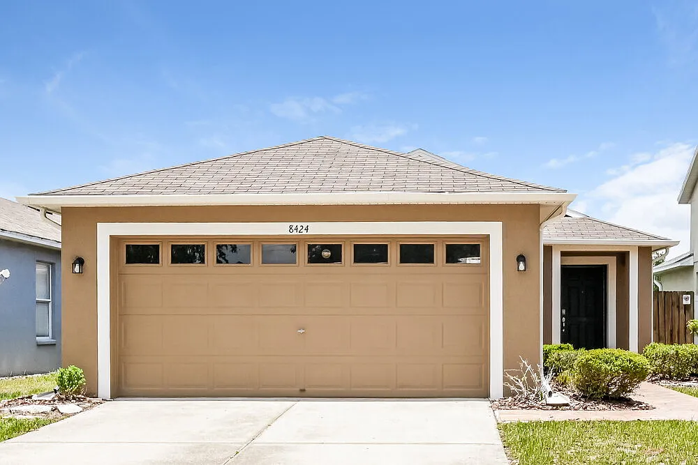 3 bed, 2.0 bath, 1275 sqft, $2,155 — Photo 1