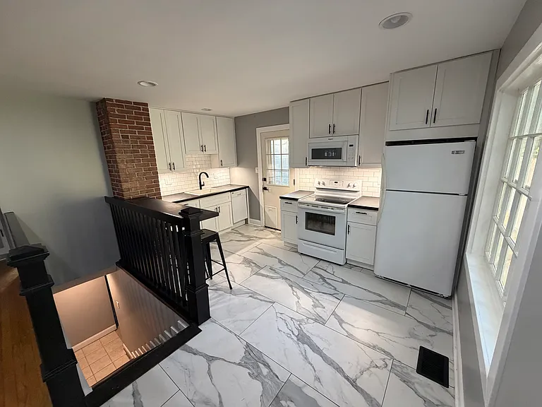 2738 Allegheny Ave — Photo 8