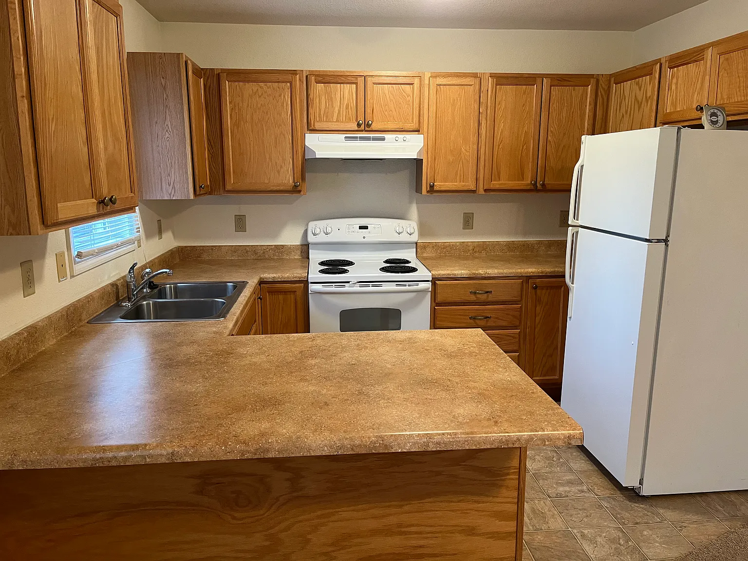 1 bed, 800 sqft, $1,350 — Photo 3