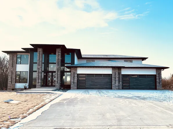 24029 185th St, Bettendorf, IA 52722