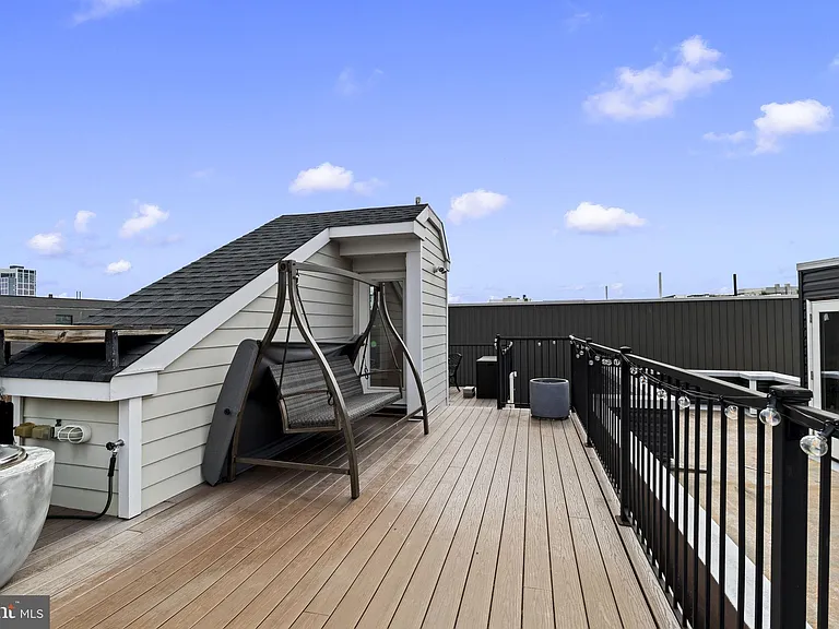 729 S 15th St — Photo 30