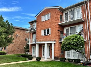1235 Harding Ave #2B, Des Plaines, IL 60016