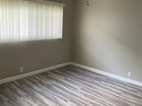 3rd image of 17817 Magnolia Blvd