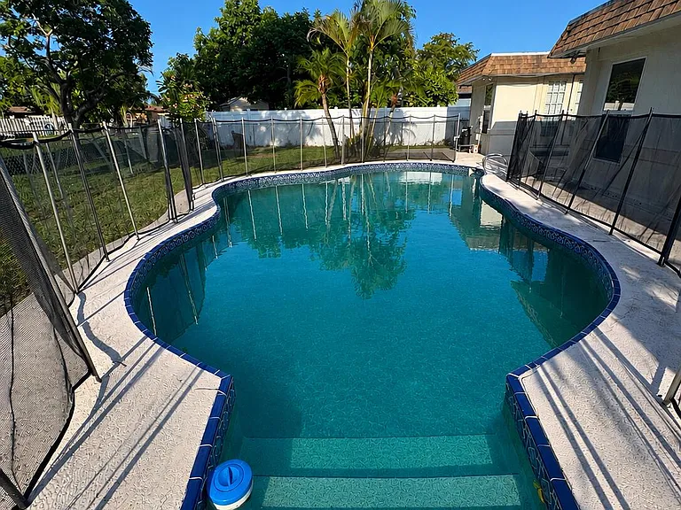7816 NW 70th Ter — Photo 2