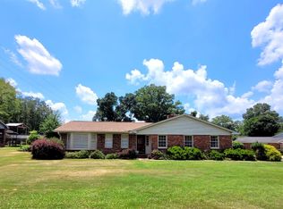 332 Moorefield Dr, Talladega, AL 35160