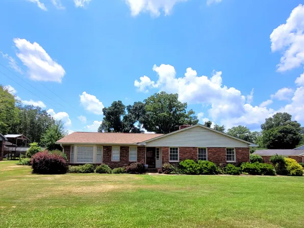 332 Moorefield Dr, Talladega, AL 35160