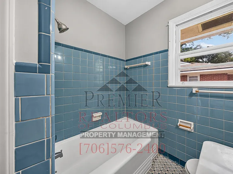 1819 Rosemary Ln — Photo 17