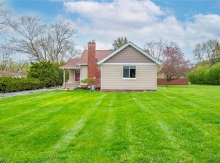 1129 Krumroy Rd, Akron, OH 44306